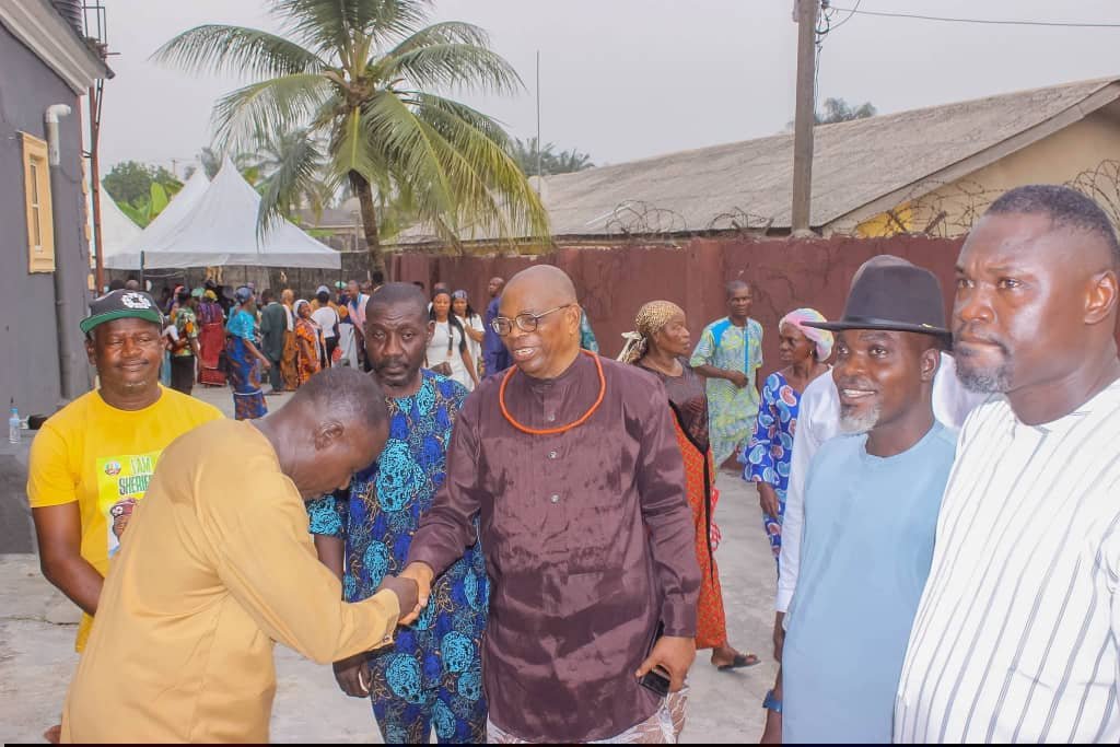 Amori Represents Oborevwori at Service of Songs for Late Community Leader Oghre-Ikanone in Sapele
