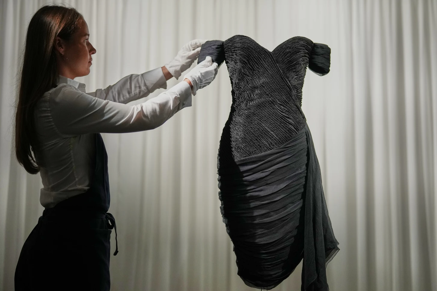 Princess Diana’s Iconic ‘Revenge Dress’ Set for Auction, Could Fetch $300,000